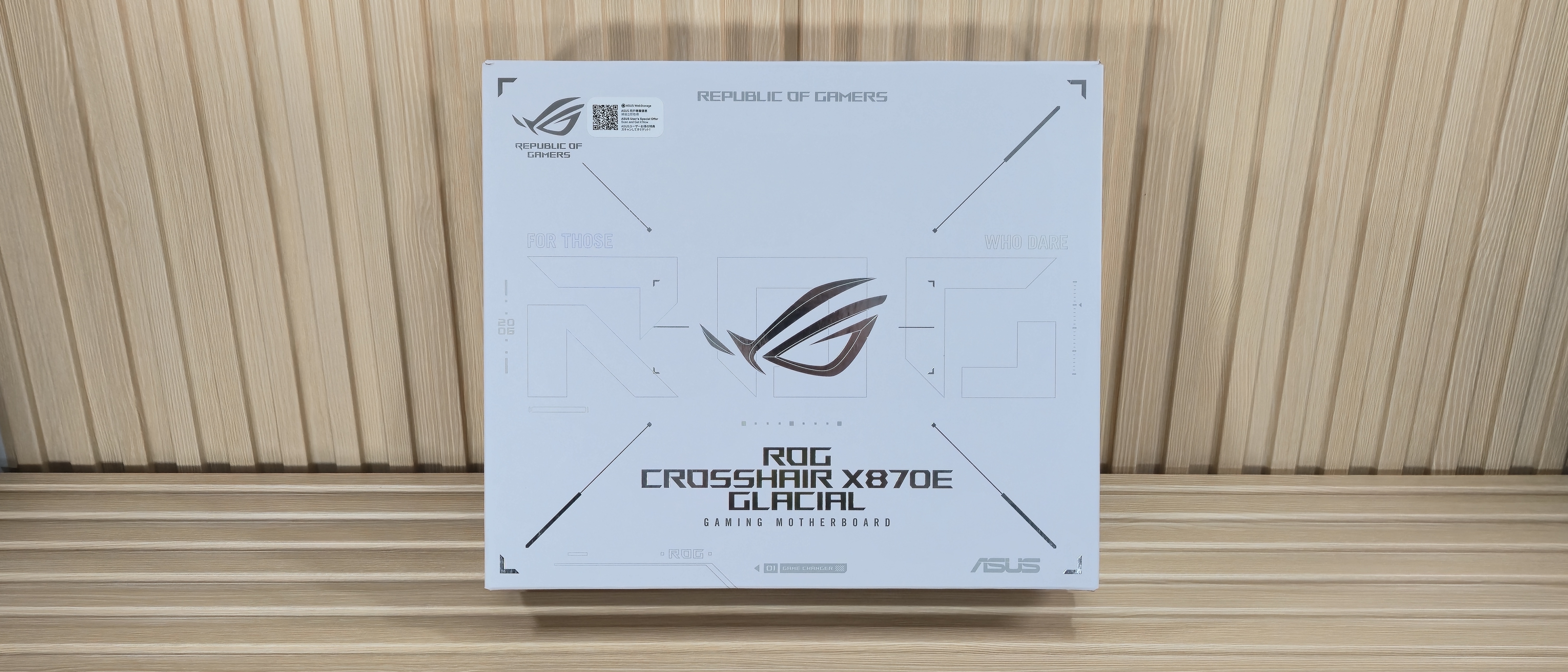 Asus ROG Crosshair X870E Glacial - Розничная упаковка