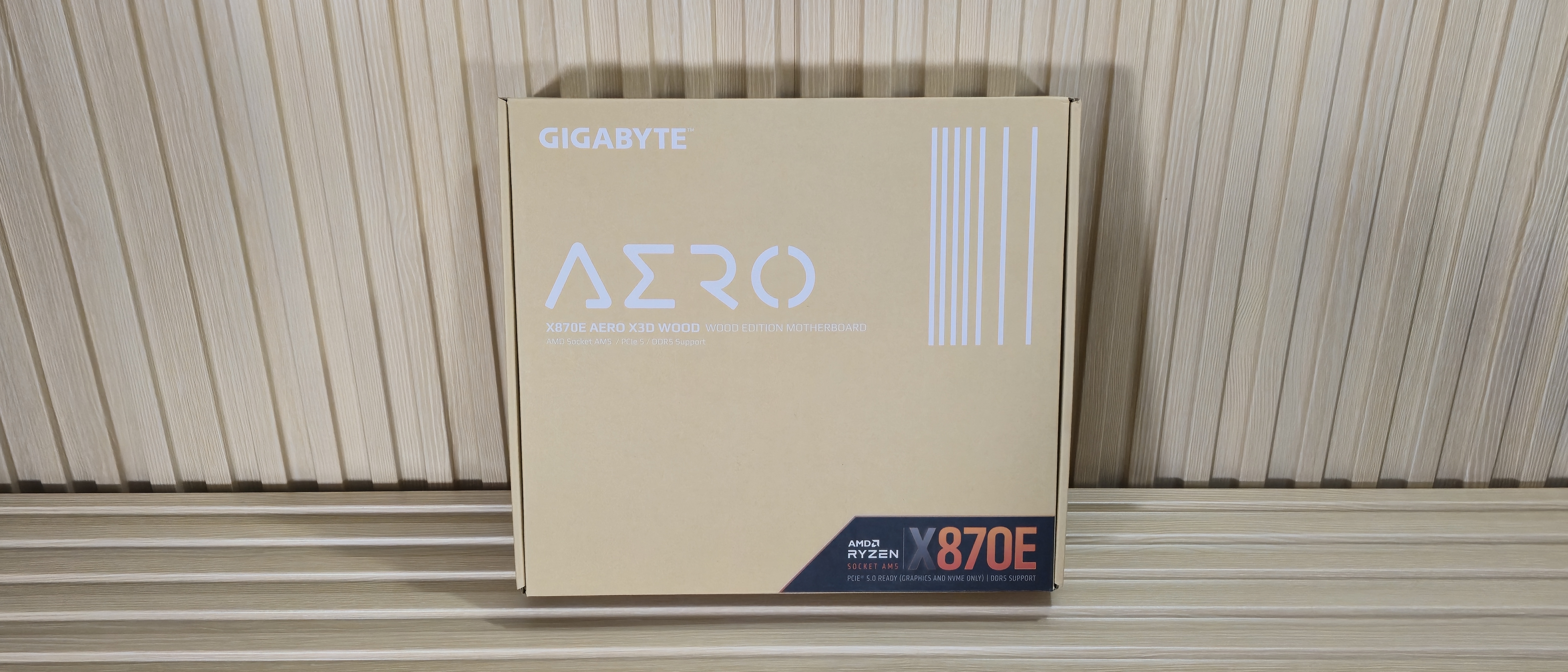 Gigabyte X870E Aero Wood - Упаковка