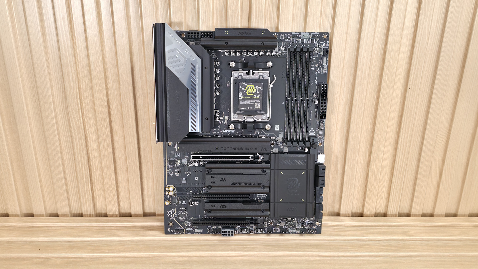 MSI MAG B850 Tomahawk Max Wifi II - фотографии платы